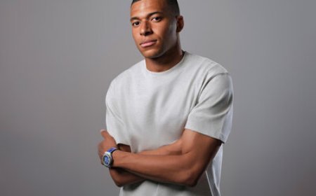 HUBLOT AMBASSADOR AND FOOTBALL CHAMPION KYLIAN MBAPPÉ UNVEILS THE NEW CLASSIC FUSION CHRONOGRAPH UEFA CHAMPIONS LEAGUE TITANIUM: A WATCH THAT SCORES ON EVERY FRONT