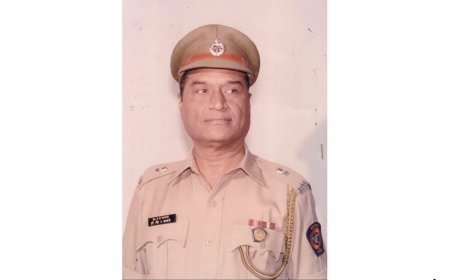 Mulkha Vegala (Extraordinary) Untold Story of uncommon Dr. S. R. Kapse Police Officer